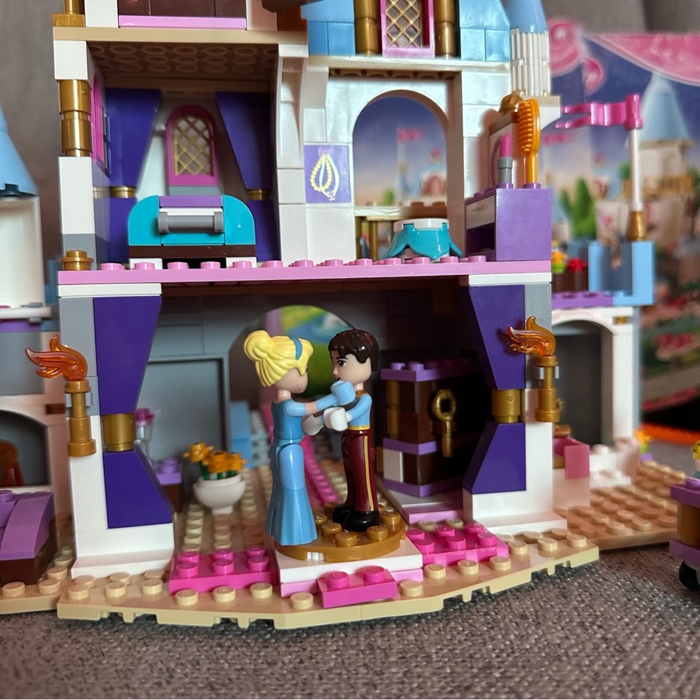 LEGO Disney Princess Cinderella Enchanted Castle Set - Blue and Pink - 41055 - Picture 6 of 14
